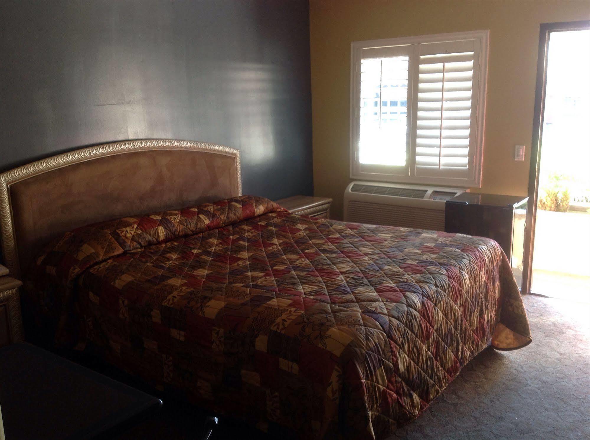 Hotel Palms Pico Rivera